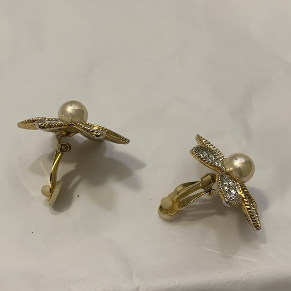 Clip On Gold Tone Diamond Leaf Pearl Earrings - Picture 3 of 6